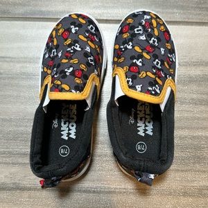 Disney Mickey Mouse toddler shoes in excellent condition